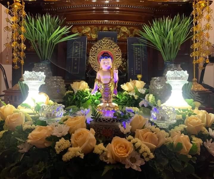 Tôn tượng Phật đản sinh tại nhà Phật tử Đức Quang 