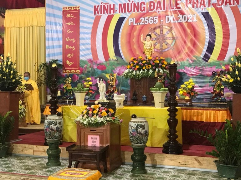 Tôn tượng Đức Phật đản sinh tại chùa Viên Minh