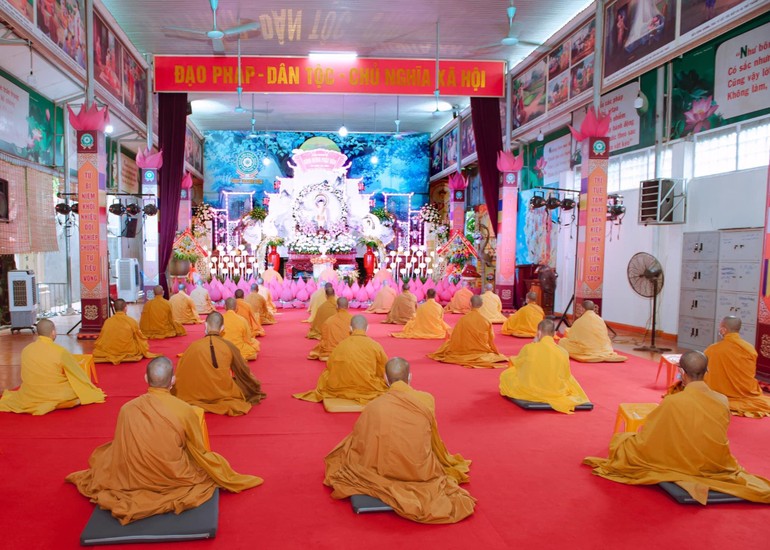 Quang cảnh buổi lễ tác pháp an cư tại chùa Thanh Hà