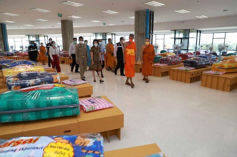 Hòa thượng Viện trưởng MCU cùng lãnh đạo cố đô Ayutthaya thăm các khu điều trị vừa được thiết lập