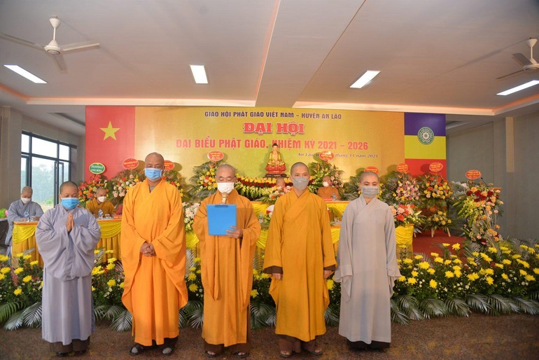 Tân Ban Trị sự Phật giáo huyện An Lão nhiệm kỳ 2021-2026 ra mắt và phát biểu nhận nhiệm vụ tại đại hội