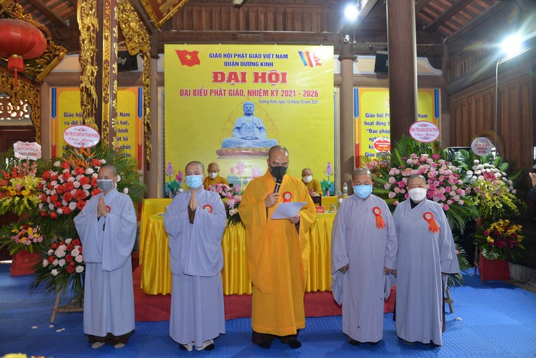 Tân Ban Trị sự Phật giáo quận Dương Kinh nhiệm kỳ 2021-2026 ra mắt và phát biểu nhận nhiệm vụ 