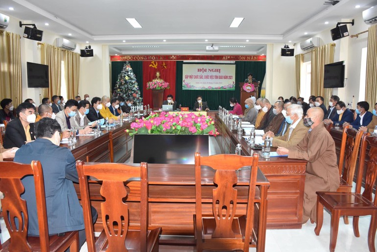 Quang cảnh buổi hội nghị gặp mặt chức sắc, chức việc tôn giáo năm 2021 tại cơ quan Ủy ban MTTQVN tỉnh Nghệ An