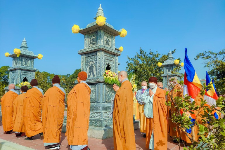 Lễ nhập tháp linh cốt cố Hòa thượng Thích Thanh Bình tại chùa Kim Liên