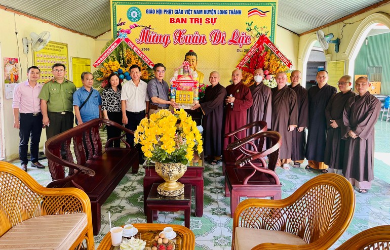 Đoàn lãnh đạo huyện Long Thành chúc mừng năm mới 2022 đến Ban Trị sự Phật giáo huyện
