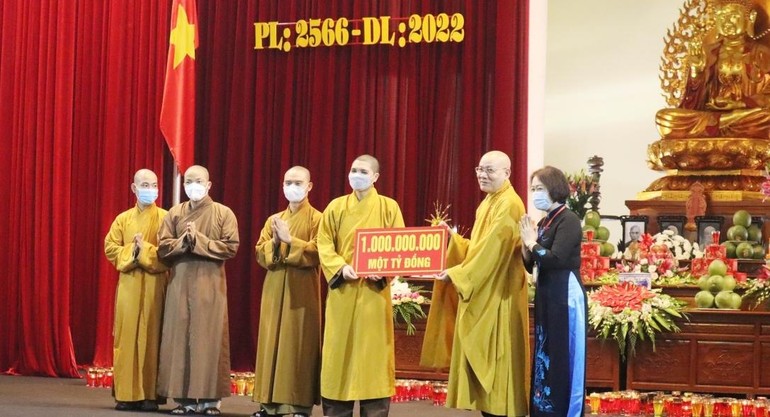 Chư tôn đức các Ban Trị sự tỉnh, thành phố, đại diện các chùa cúng dường Quỹ Bảo trợ học đường Học viện Phật giáo VN tại Hà Nội