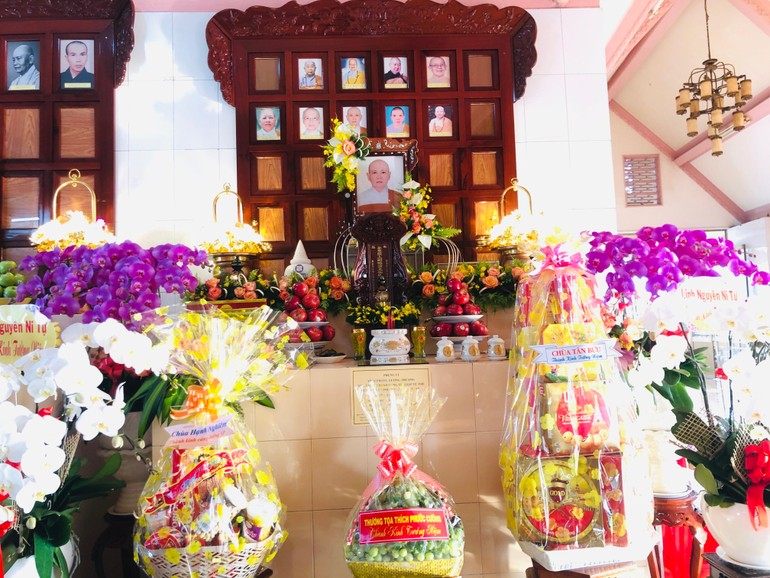 Di ảnh cố Ni trưởng Thích nữ Tuệ Như được tôn trí tại tổ đường chùa Vĩnh Phong