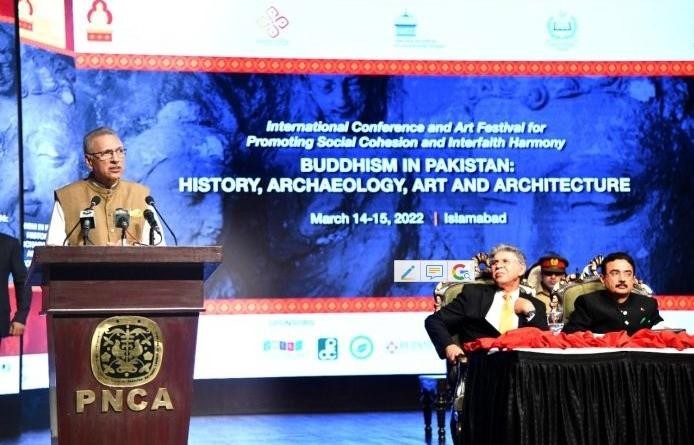 Tổng thống Pakistan Arif Alvi phát biểu trong một hội nghị về Phật giáo diễn ra vào tháng 3-2022