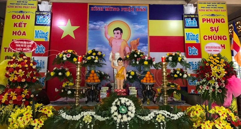 Lễ đài Kính mừng Phật đản sanh tại chùa Năng Nhơn
