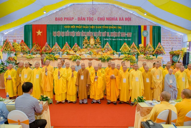 Tân Ban Trị sự Phật giáo tỉnh Quảng Trị nhiệm kỳ 2022 - 2027 ra mắt và phát biểu nhận nhiệm vụ tại đại hội - Ảnh: Đăng Huy