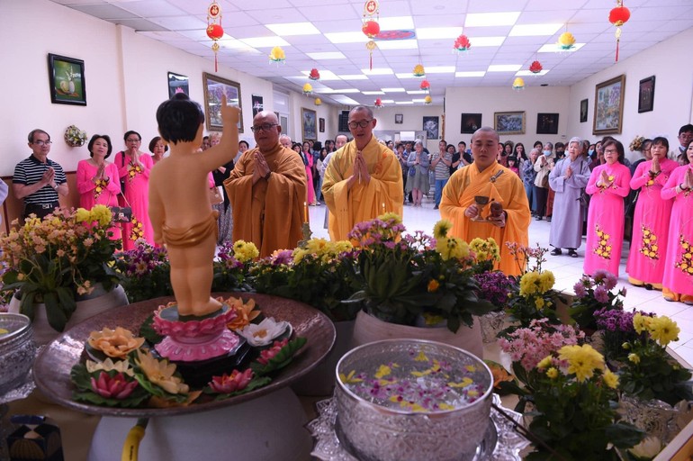 Đại lễ Phật đản Phật lịch 2566 - Dương lịch 2022 tại chùa Hộ Quốc với sự tham dự của đông đảo tín đồ, Phật tử - Ảnh: NQ