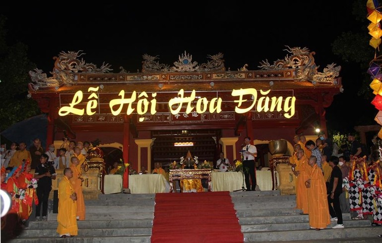 Lễ hội hoa đăng được tổ chức tại Nghinh Lương Đình