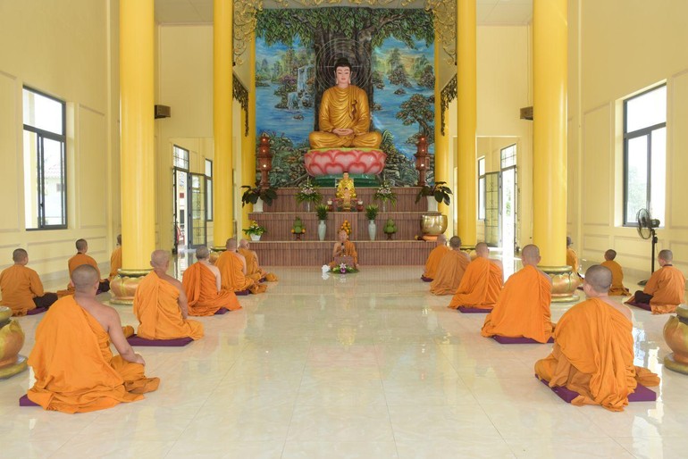 Hòa thượng Thích Giác Điệp chia sẻ Phật pháp tại khóa tu