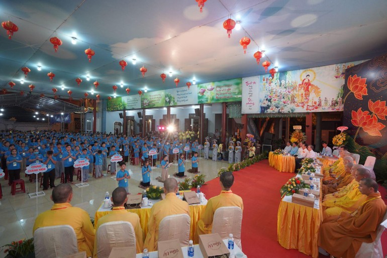 Quang cảnh buổi lễ khai mạc khóa tu mùa hè tại chùa Bà Đa