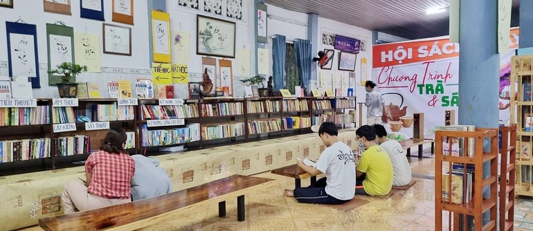 Không gian đọc sách tại chùa Giác Huệ - Ảnh: Huệ Thái