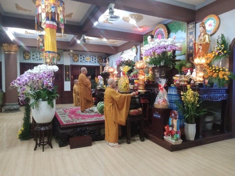 Lễ giao thừa tổ chức nội bộ tại chùa Báo Ân (quận Tân Bình) 