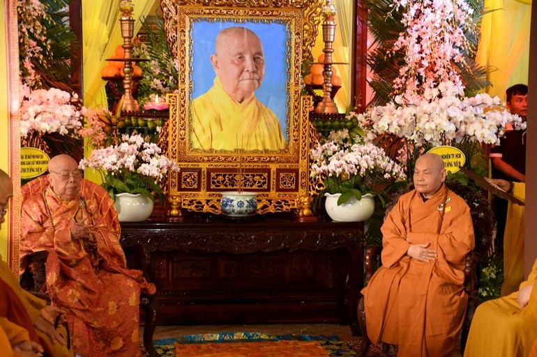 Trước di ảnh Trưởng lão Hòa thượng Thích Thiện Duyên - Ảnh: Ban TTTT Phật giáo Quảng Nam