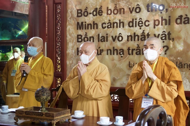 Hòa thượng Thích Nhật Quang, Chánh Chủ khảo chủ trì phiên họp với chư tôn đức Ban Giám khảo