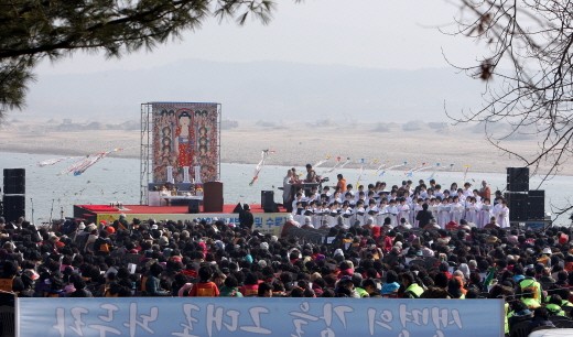 Ngày 23-2-2010, hàng ngàn Tăng Ni, Phật tử đã tham dự lễ phóng sinh cá xuống dòng sông Namhan, trước chùa Silleuk (huyện Yeoju, tỉnh Gyeonggi) để phản đối Dự án cải tạo 4 sông.