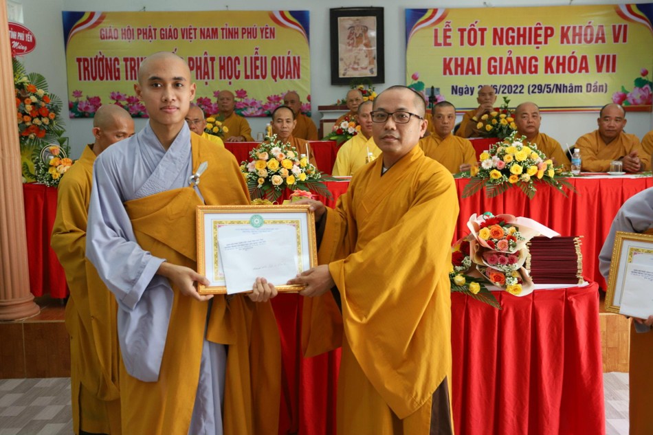 Phú Yên: Trường Trung cấp Phật học tỉnh trao bằng tốt nghiệp khóa VI, khai giảng khóa VII ảnh 3