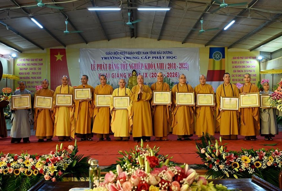 Hải Dương: Trường Trung cấp Phật học tổ chức lễ phát bằng tốt nghiệp khóa VIII (2018-2022) ảnh 13