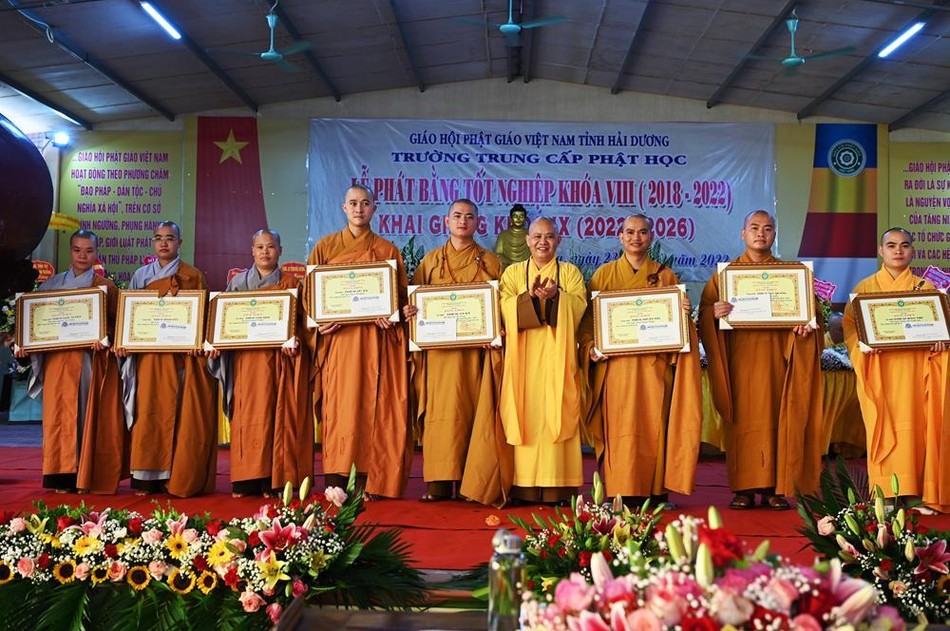 Hải Dương: Trường Trung cấp Phật học tổ chức lễ phát bằng tốt nghiệp khóa VIII (2018-2022) ảnh 7