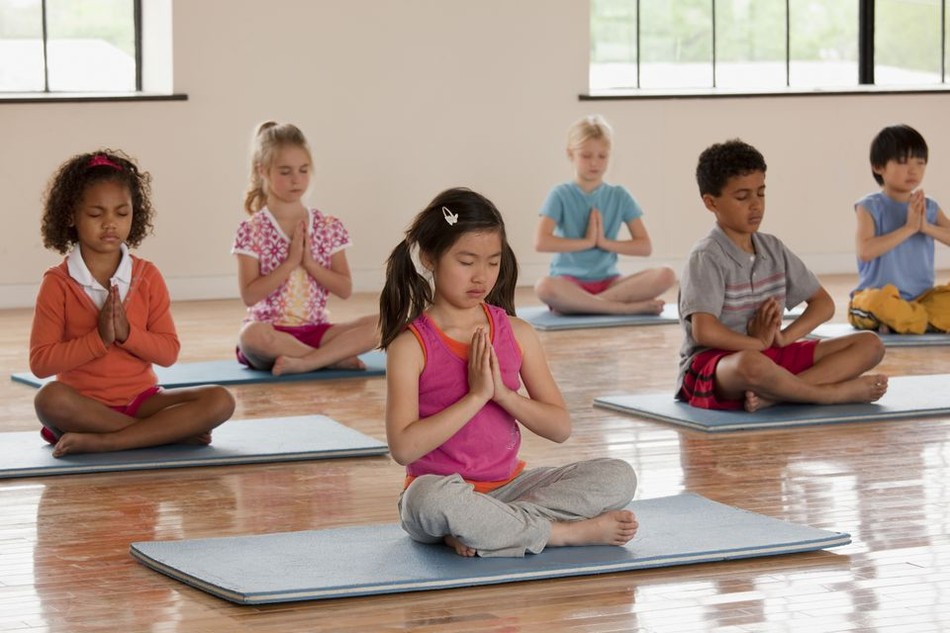 Có nên cho trẻ tập yoga?